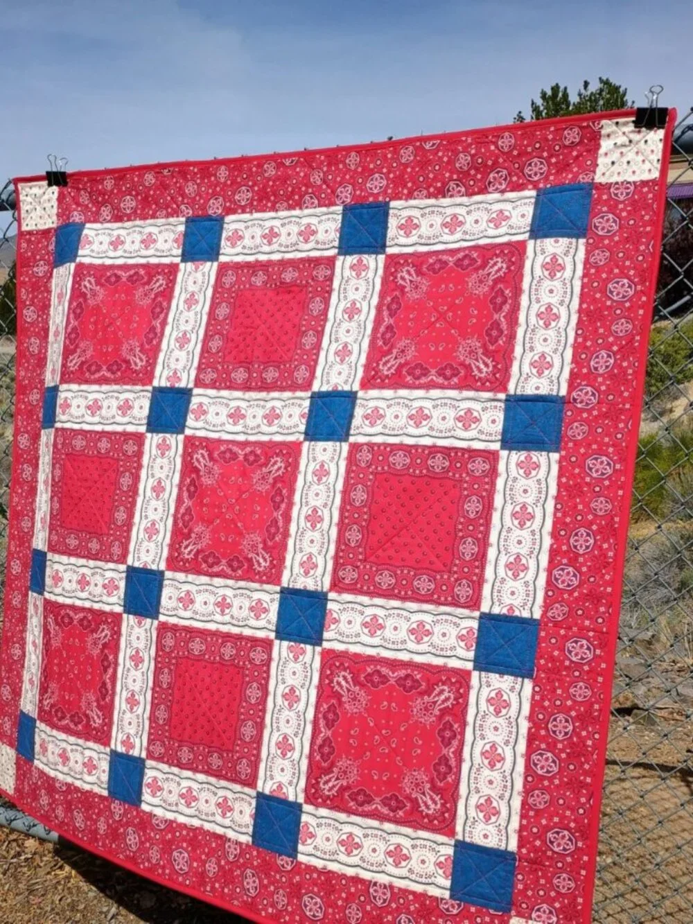 BN RED CREAM BLUE AMERICANA PATRIOTIC LAP QUILT BANDANA PRINT FABRIC